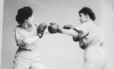 Photo d’un tournoi féminin de boxe anglaise