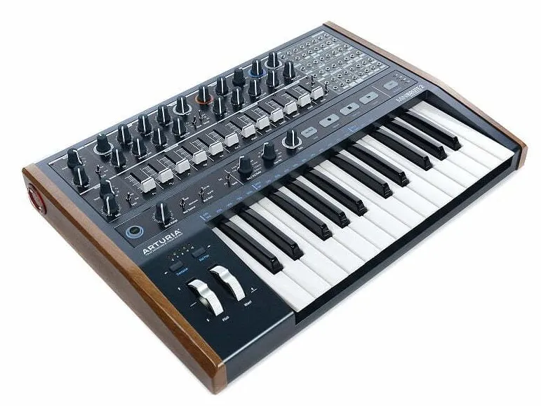 image du synthétiseur minibrute