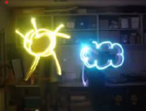 light painting en forme de nuage et de soleil
