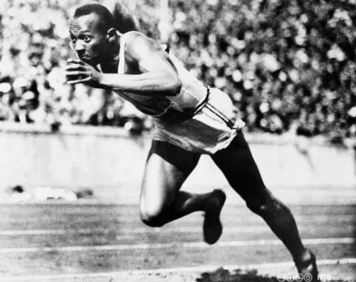 Le coureur Jesse Owens lors des JO de Berlin en 1936
