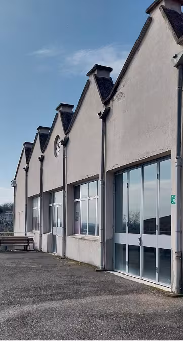 Une vue des ateliers de l’école qui héberge la plateforme Text’in