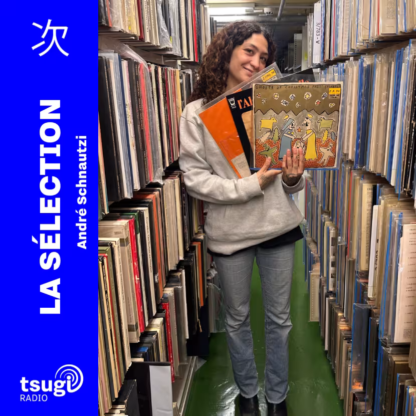 La sélection, André Schnautzi, Tsugi Radio. NVST tient des disques dans ses bras, dans le fonds de disques vinyles de la Bibliothèque municipale de Lyon.