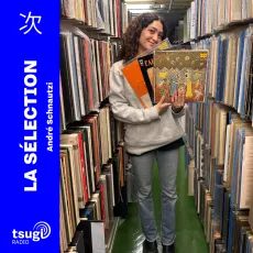 La sélection, André Schnautzi, Tsugi Radio. NVST tient des disques dans ses bras, dans le fonds de disques vinyles de la Bibliothèque municipale de Lyon.